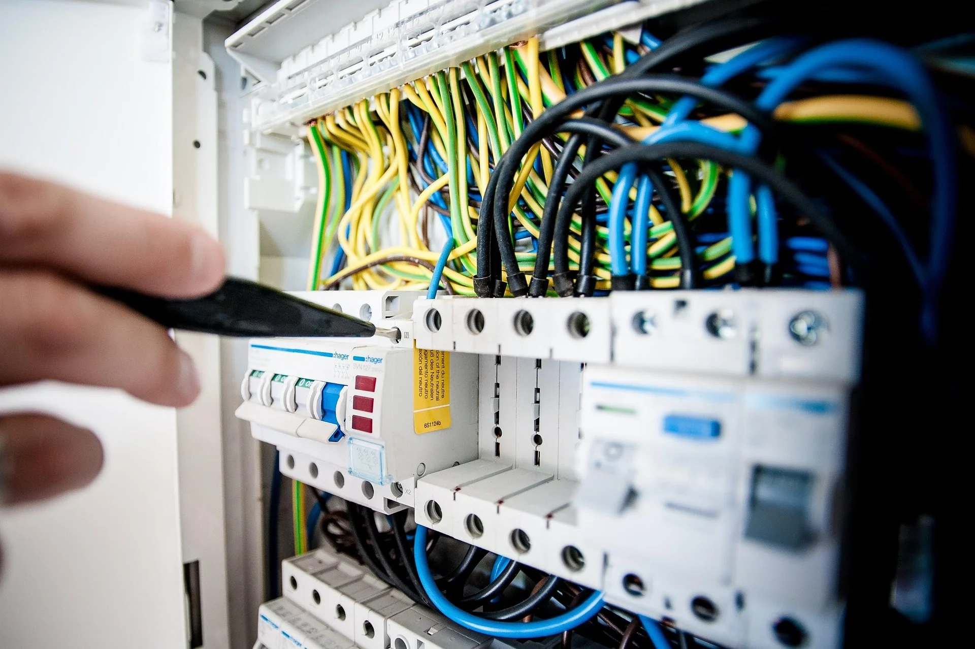 instalacje-elektryczne-elektryk